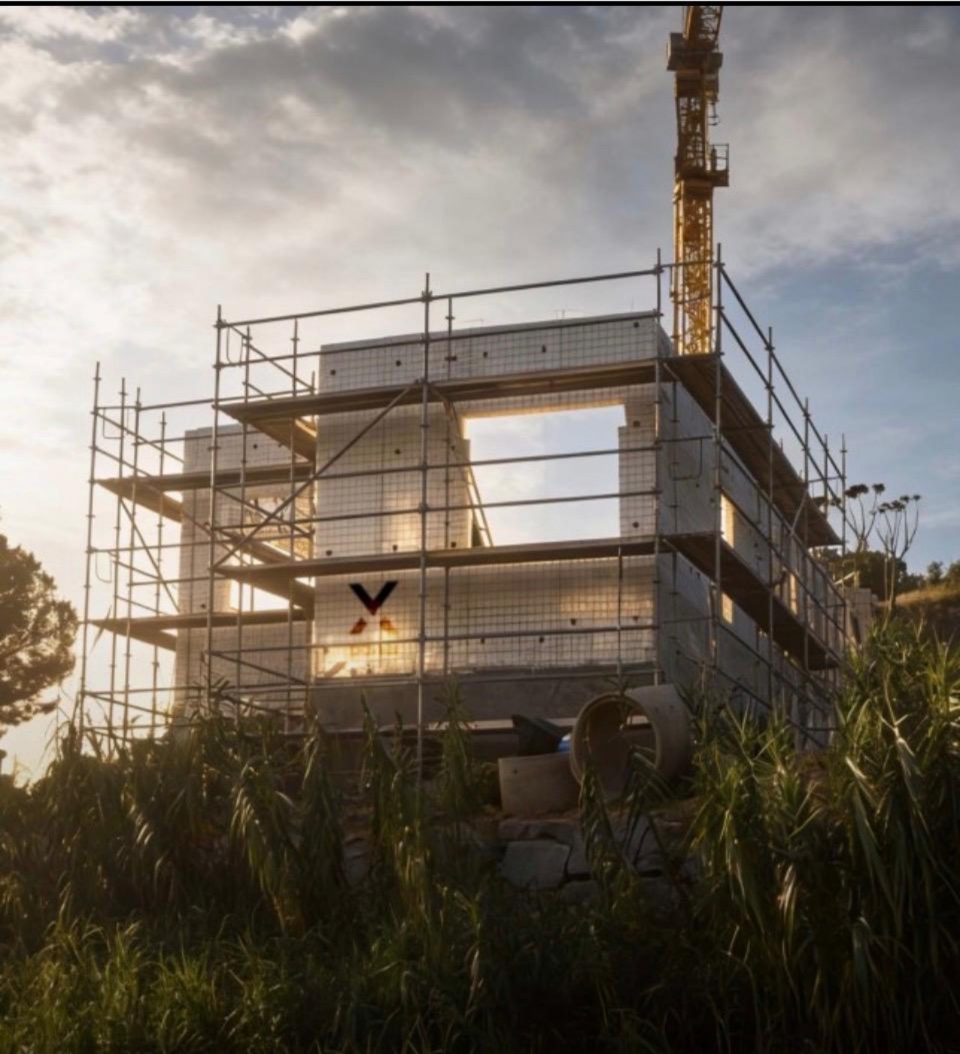 Vivienda Xpanel en construcción sobre un terreno de piedra en Barcelona